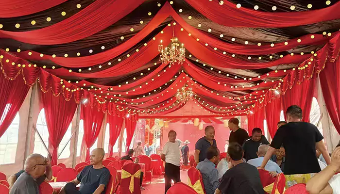 Şərab ziyafəti üçün itələmə və çəkmə çadırı açıq havada yemək təcrübəsini dəyişdirir